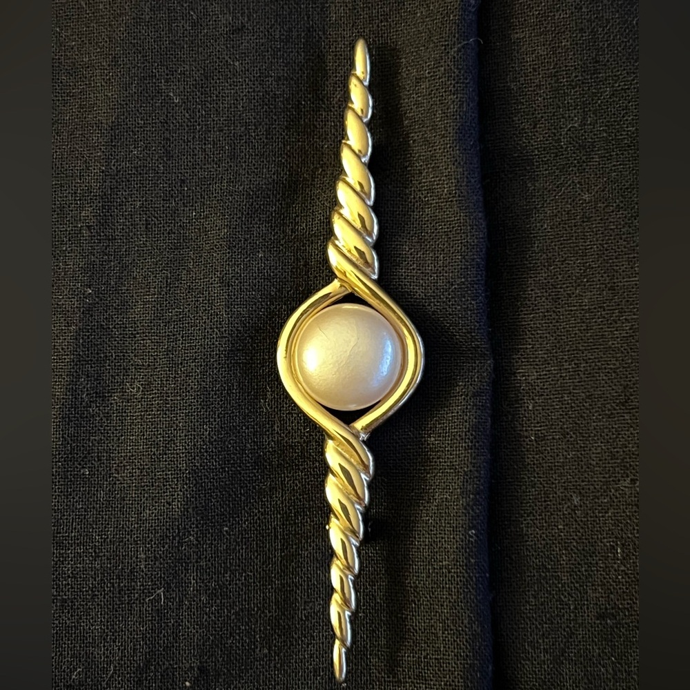 Twisted Goldtone Brooch
